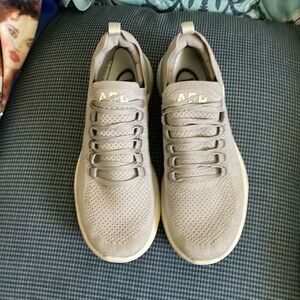 Men’s, Sz7.5, Women’s Sz9 APL Techloom Breeze